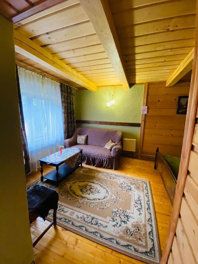 Hotel Садиба "У Чубчика" à Yaremtche Extérieur photo